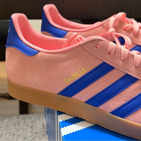 Adidas Gazelle Pink with Blue Stripes Size 11 Men’s Brand New main image 7